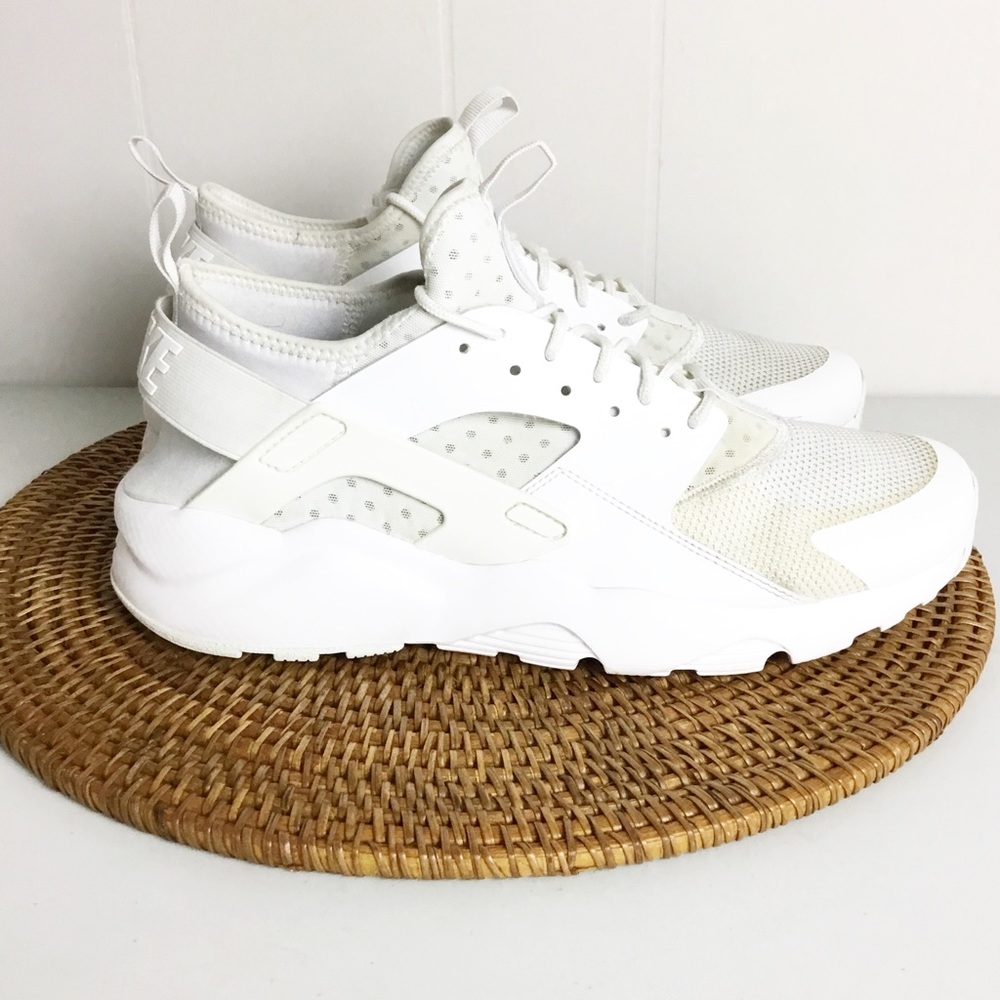 Nike Air Huarache Triple White Gum Bottom DR9883-100 Men's Shoes Size 11 Men’s - Picture 6 of 11